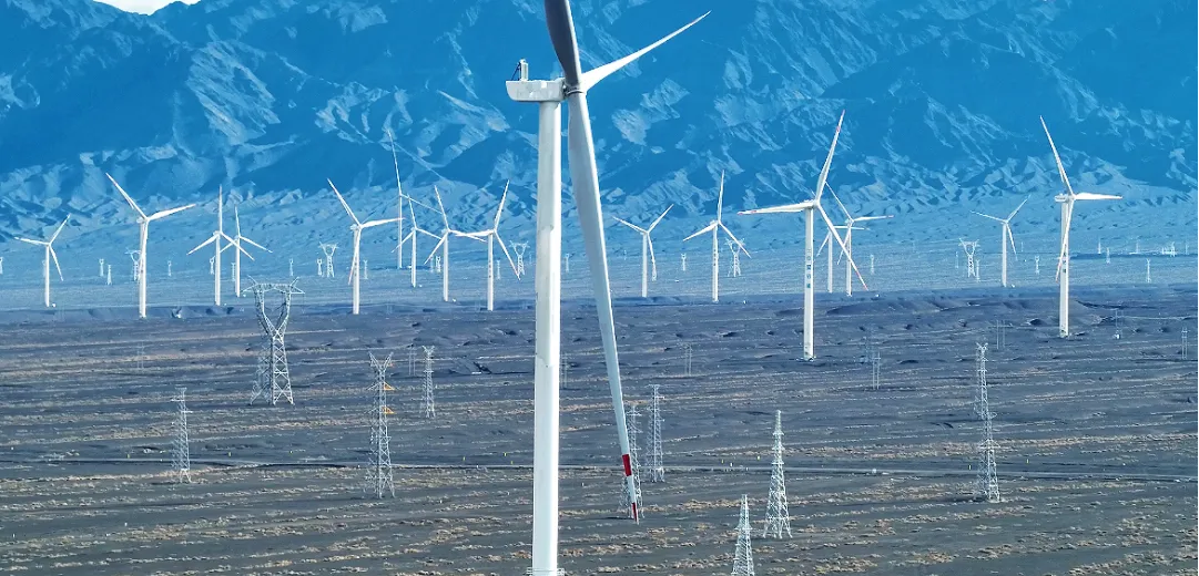 低空經(jīng)濟(jì)新態(tài)勢(shì)，新疆無(wú)人機(jī)-保華潤(rùn)天航空無(wú)人機(jī)電力應(yīng)用風(fēng)電巡檢