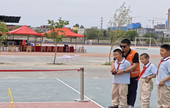 新疆保華潤天航空受邀參加烏魯木齊市第133中學“科技藝術節暨雙減成果展”活動