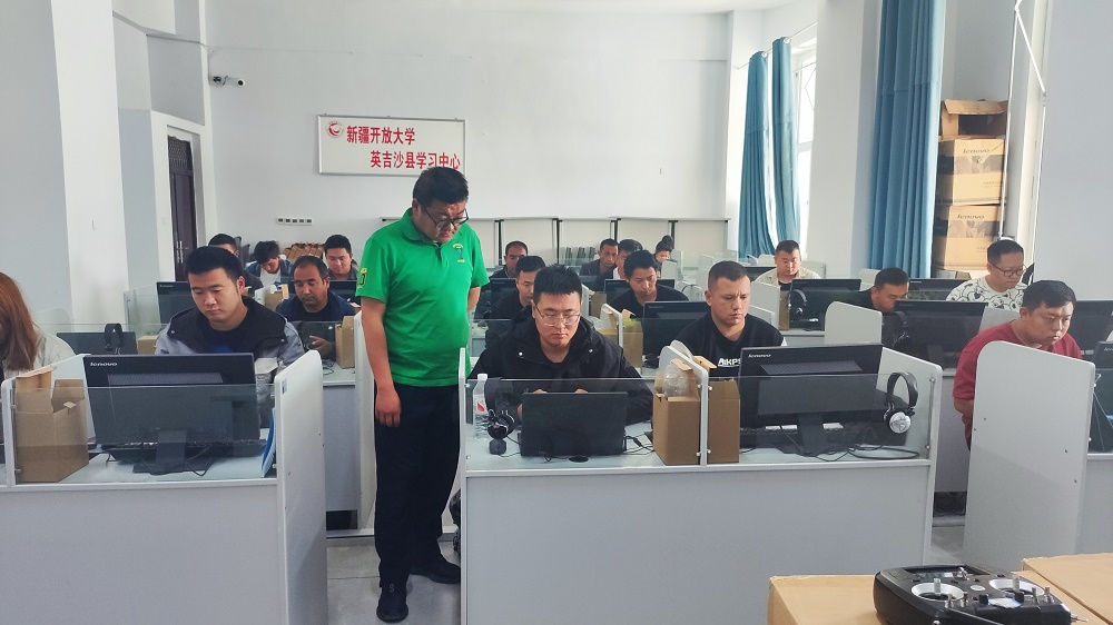 [新疆保華潤(rùn)天航空]無人機(jī)操作培訓(xùn)走進(jìn)英吉沙縣，為鄉(xiāng)村振興插上騰飛的翅膀