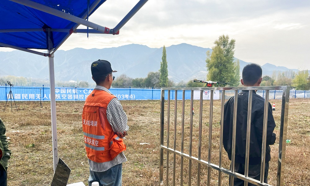 [新疆無人機培訓]揭秘多旋翼無人機：飛行原理、控制算法技術發展-保華潤天航空