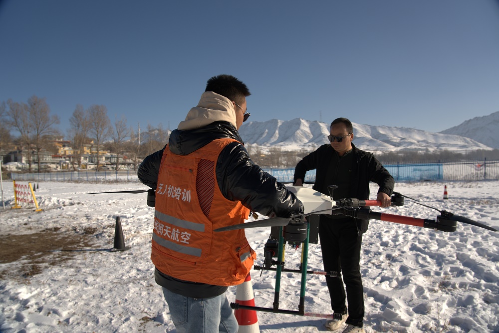【新疆無人機(jī)培訓(xùn)】無人機(jī)物流：如何重塑偏遠(yuǎn)地區(qū)的快遞配送？