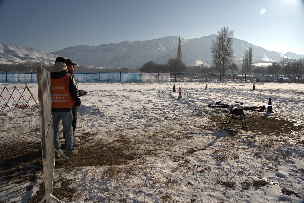 新疆無人機培訓(xùn):開啟就業(yè)新藍海,保華潤天航空CAAC執(zhí)照助你高飛
