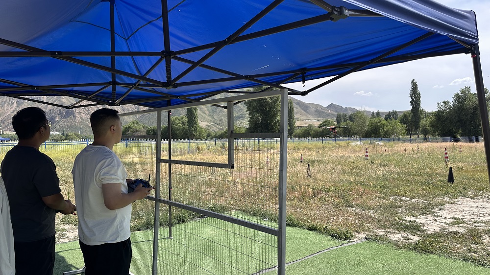 無(wú)人機(jī)培訓(xùn)哪家強(qiáng)？新疆保華潤(rùn)天為應(yīng)屆生鋪就就業(yè)路