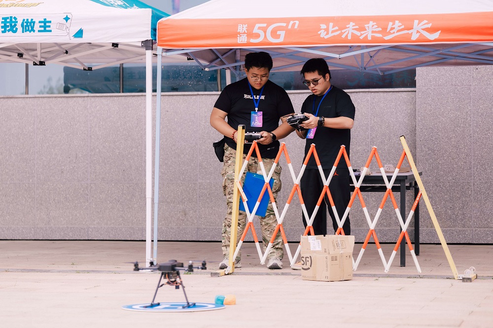 新疆無人機培訓 | 新疆無人機產業升級：保華潤天航空課程開啟職業新征程