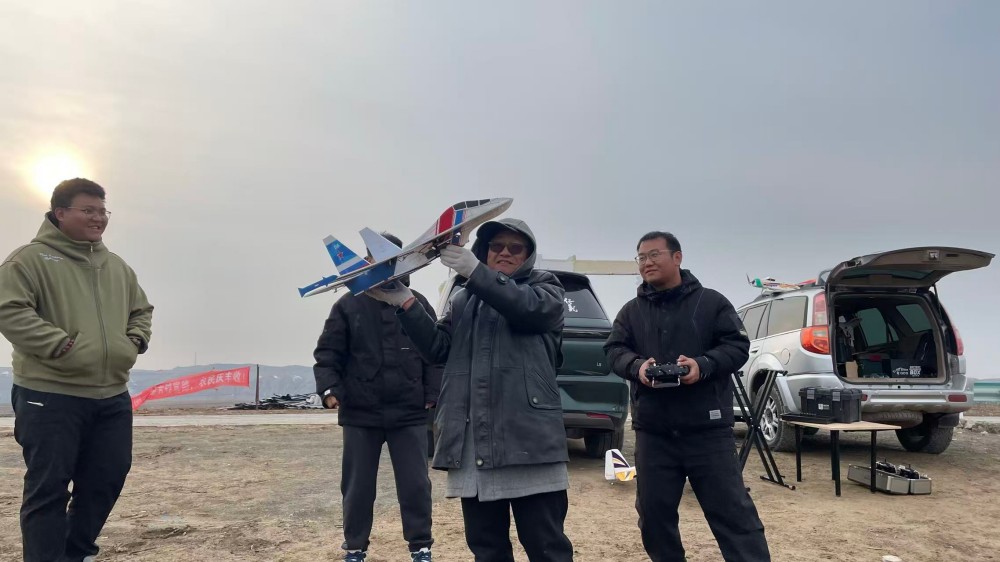 以前飛無人機叫玩，在保華潤天新疆無人機培訓學完那叫專業